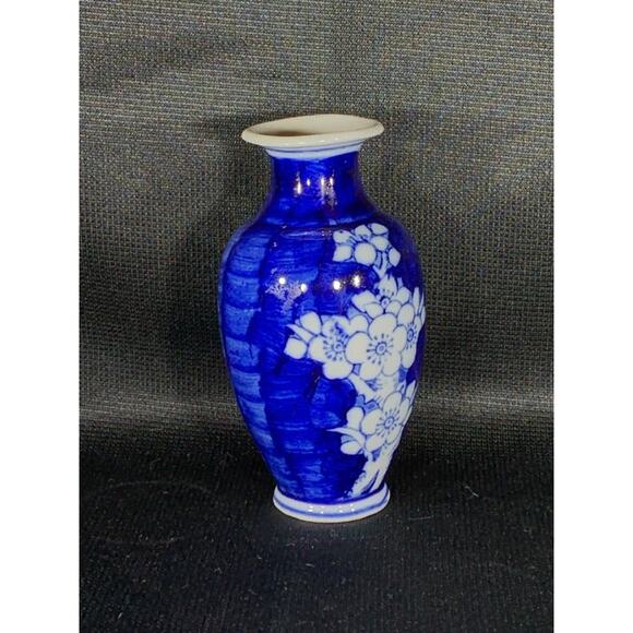 Small Porcelain Blue Vase White Apple Blossoms Design - Picture 4 of 5